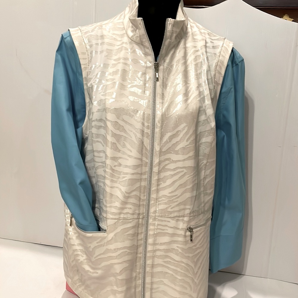Zenergy By Chico’s Women’s White On White Metallic Zebra print Vest size XL